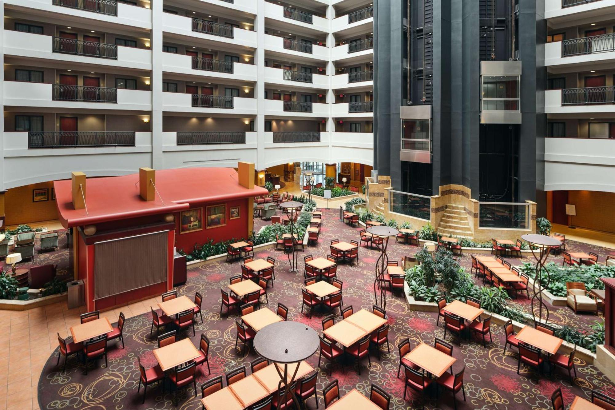 Embassy Suites By Hilton Hampton Convention Center Exterior foto